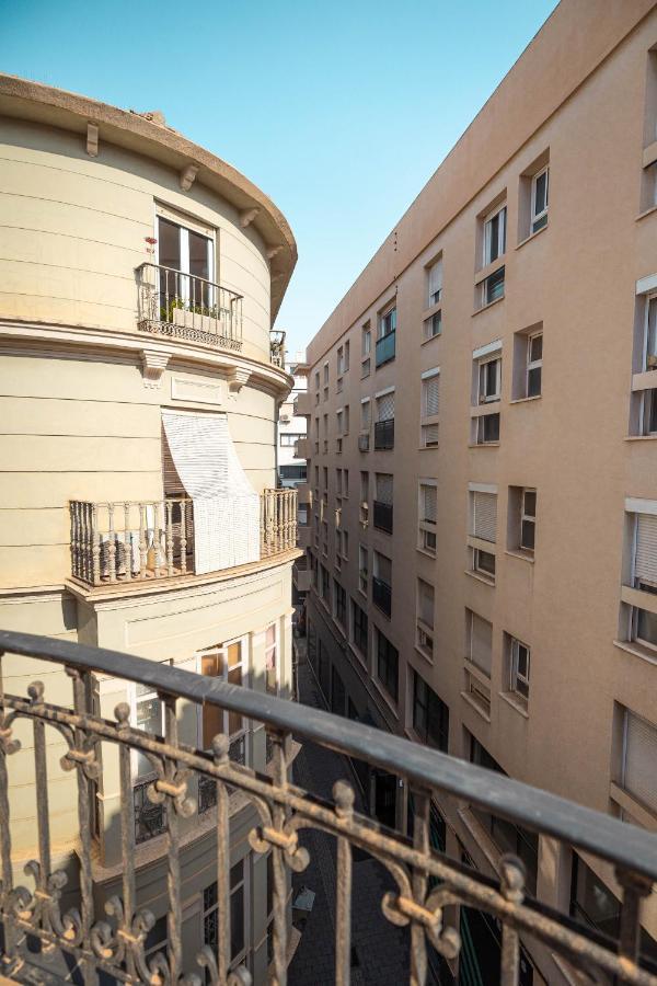 Shiny Mik Super Family Apartamento