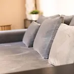 Shiny Mik Super Family Apartment